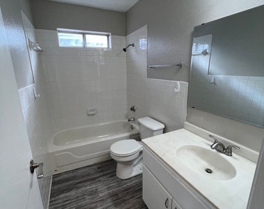 7404 Providence Avenue - Photo Thumbnail 6