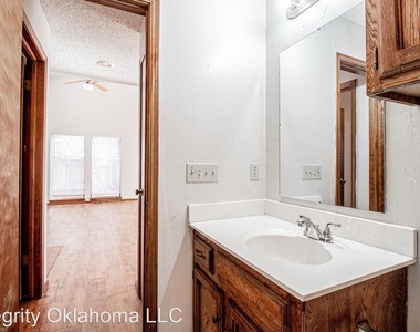 7401 Kings Manor Ct - Photo Thumbnail 38