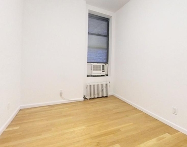 1297 Lexington Avenue - Photo Thumbnail 4