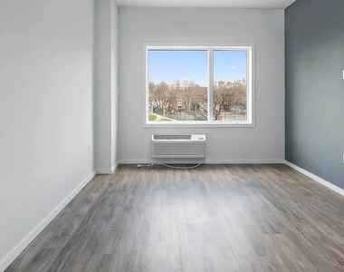 2733 East 12th Street - Photo Thumbnail 5