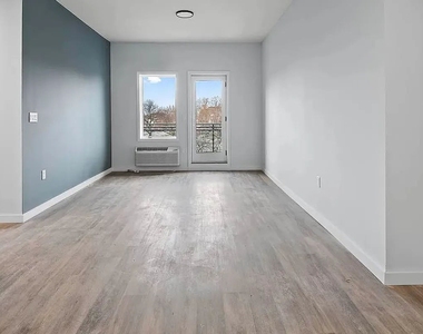 2733 East 12th Street - Photo Thumbnail 4
