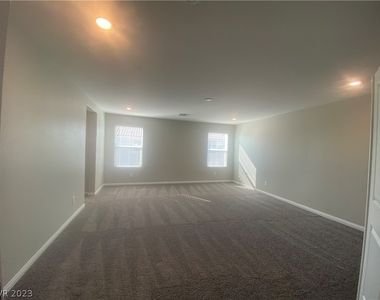 7497 W Mistral Avenue - Photo Thumbnail 17