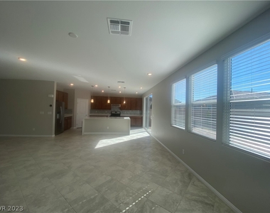 7497 W Mistral Avenue - Photo Thumbnail 11