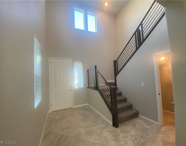 7497 W Mistral Avenue - Photo Thumbnail 8