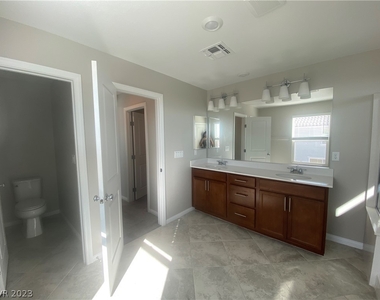 7497 W Mistral Avenue - Photo Thumbnail 22