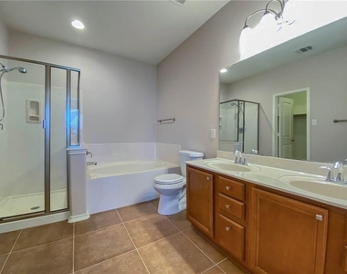 1028  Regency Ln - Photo Thumbnail 5