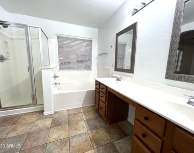 449 W Mountain Sage Drive - Photo Thumbnail 9