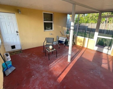 2736 Dewey St - Photo Thumbnail 0