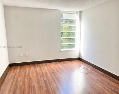 8870 Fontainebleau Blvd - Photo Thumbnail 14