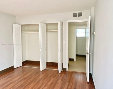 8870 Fontainebleau Blvd - Photo Thumbnail 19