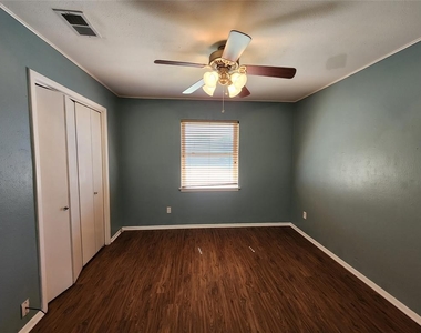 4824 Bonnell Avenue - Photo Thumbnail 9