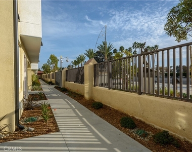 3205 Doheny Way - Photo Thumbnail 5