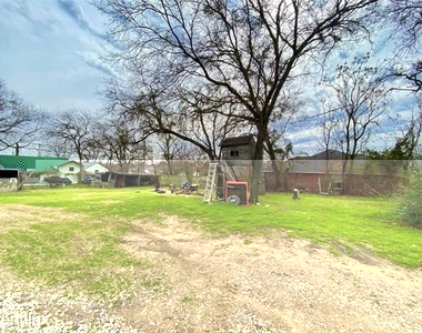 1722 R Avenue E - Photo Thumbnail 10