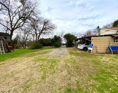 1722 R Avenue E - Photo Thumbnail 11