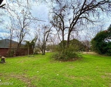 1722 R Avenue E - Photo Thumbnail 9