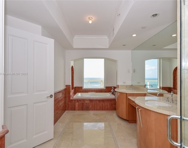 17875 Collins Ave # 2806 - Photo Thumbnail 7