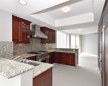 17875 Collins Ave # 2806 - Photo Thumbnail 4