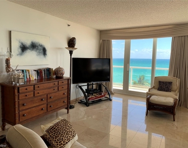 8855 Collins Ave Apt 7j - Photo Thumbnail 7