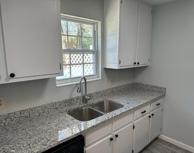 3421 N Carnation - Photo Thumbnail 7