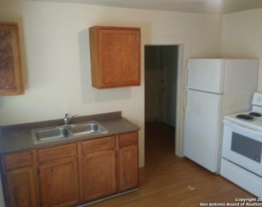 905 W Lynwood Ave - Photo Thumbnail 10