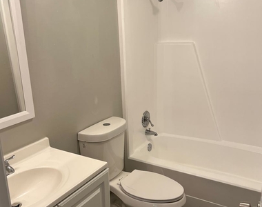 2215 Washington Pike Apt 1 - Photo Thumbnail 7