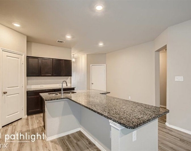 3914 Stanley Park Unit - Photo Thumbnail 4