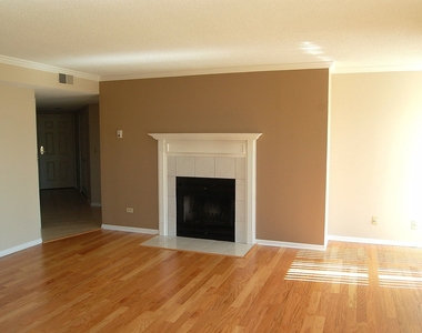 511 Aurora Avenue - Photo Thumbnail 3