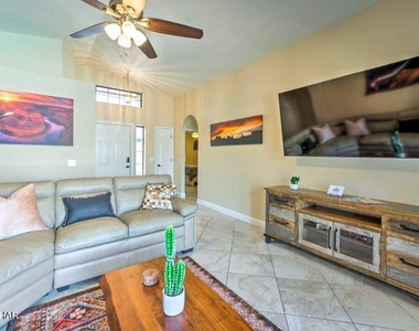 2951 Daytona Ave - Photo Thumbnail 10