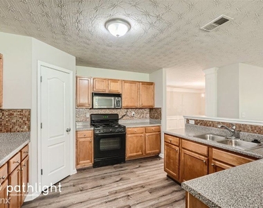 552 Howell Dr Unit - Photo Thumbnail 9