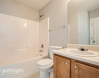 552 Howell Dr Unit - Photo Thumbnail 21