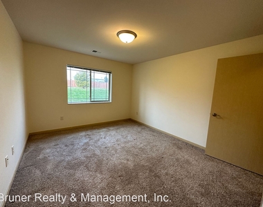 4320 North Towne Court - Photo Thumbnail 12