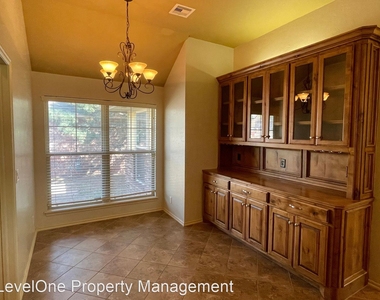 3608 Oakridge Circle - Photo Thumbnail 7