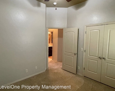 3608 Oakridge Circle - Photo Thumbnail 13