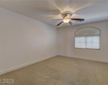 3920 Larkcrest Street - Photo Thumbnail 16