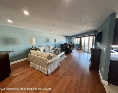 525 Ocean Boulevard - Photo Thumbnail 4