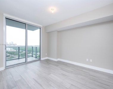 16385 Biscayne Blvd - Photo Thumbnail 11