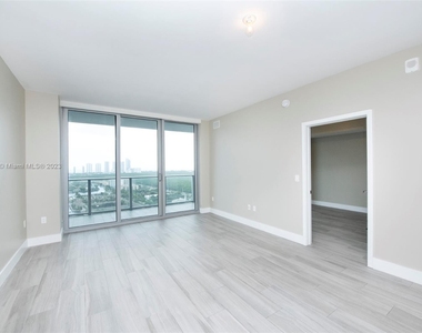 16385 Biscayne Blvd - Photo Thumbnail 5