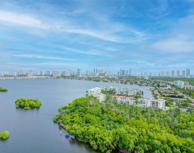 16385 Biscayne Blvd - Photo Thumbnail 22