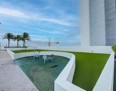 16385 Biscayne Blvd - Photo Thumbnail 27