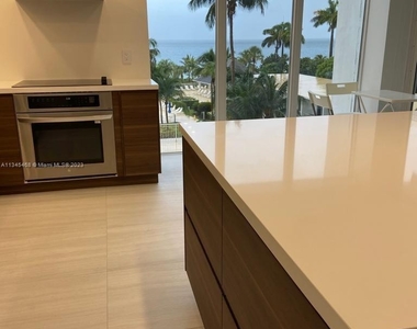 881 Ocean Dr - Photo Thumbnail 4