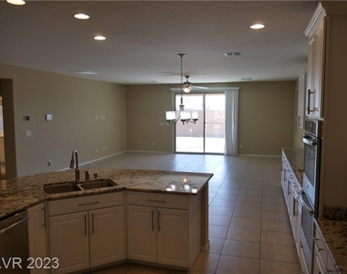 7259 Lavender Rose Avenue - Photo Thumbnail 9