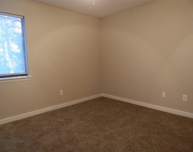 1516 W Tharpe - Photo Thumbnail 16