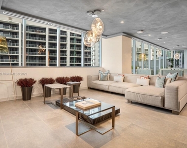 1000 Brickell Plz - Photo Thumbnail 26