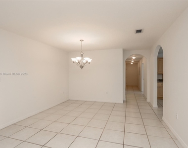 4145 Sw 84th Ct - Photo Thumbnail 10