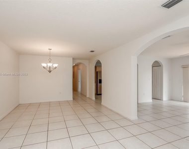 4145 Sw 84th Ct - Photo Thumbnail 9