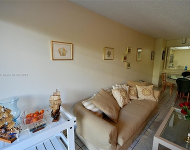 170 Ocean Lane Dr - Photo Thumbnail 34