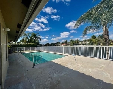 10601 Nw 18th Ct - Photo Thumbnail 28