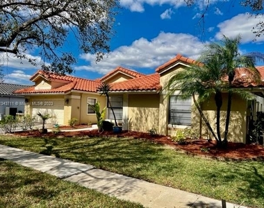 10601 Nw 18th Ct - Photo Thumbnail 1