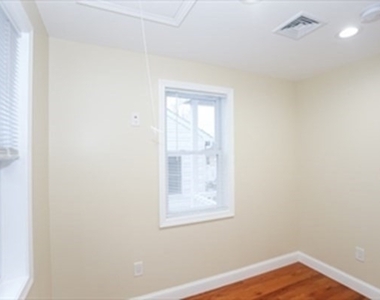 118 Charles St - Photo Thumbnail 12