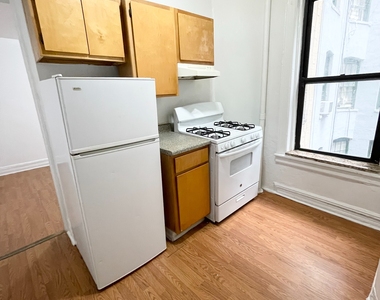 321 East 108th Street - Photo Thumbnail 3